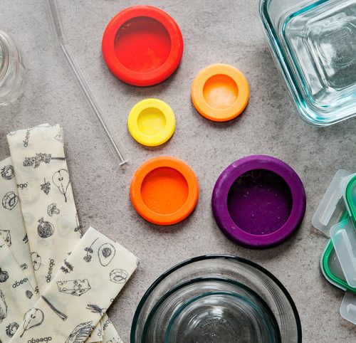 This post will teach you how to use reusable eco-friendly containers that are healthy for you and free of chemicals. This is how to have a toxic-free kitchen, use glass containers and avoid waste